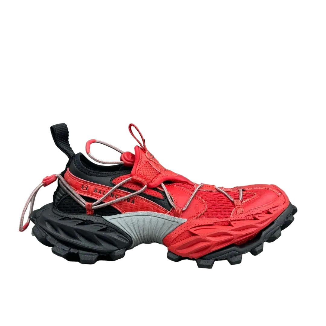 Balenciaga Hamp tons Sneaker in Black/Red: Monochrome Ignition