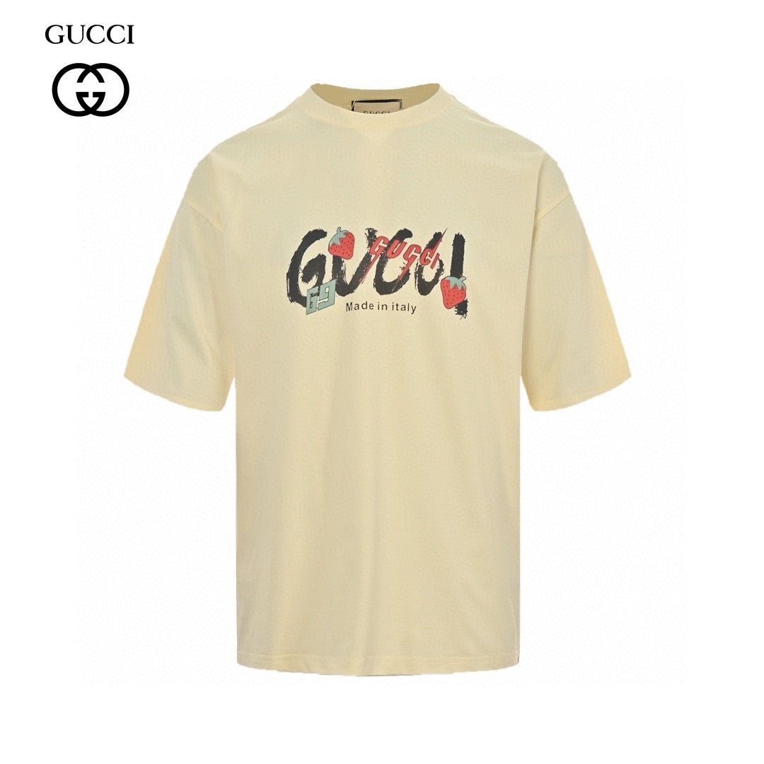 G*u*i strawberry logo t-shirt (beige)