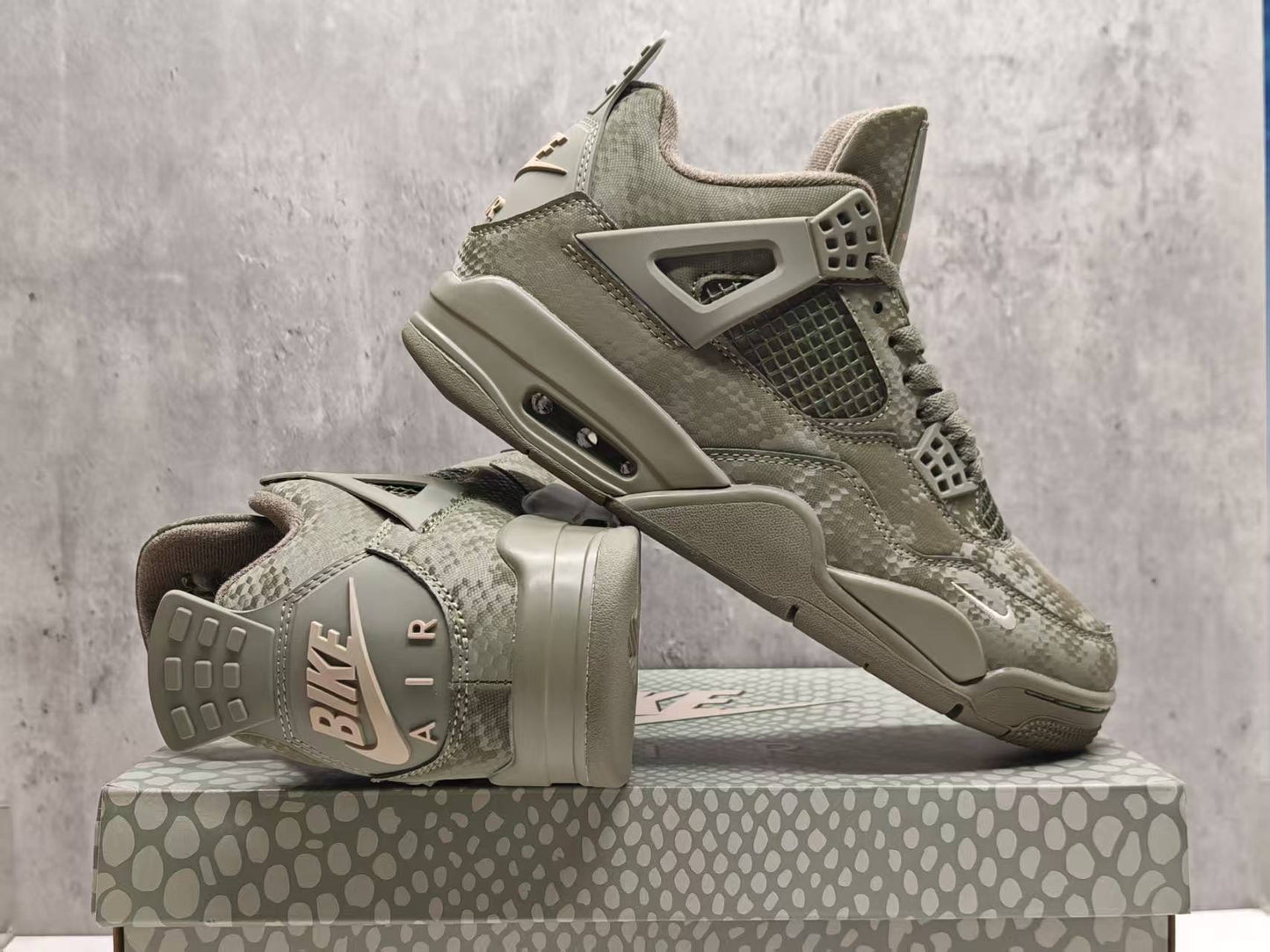 Air Jordan 4 Retro "Military Mamba"