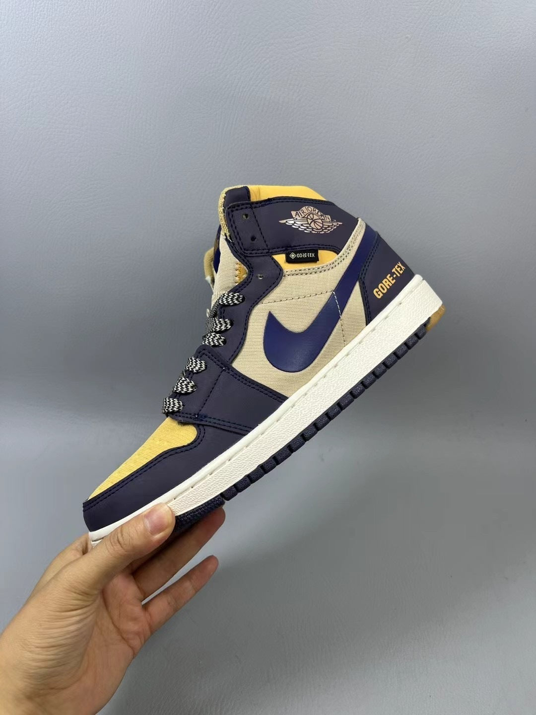 Air Jordan 1 Mid "Blue Brown / GORE-TEX"