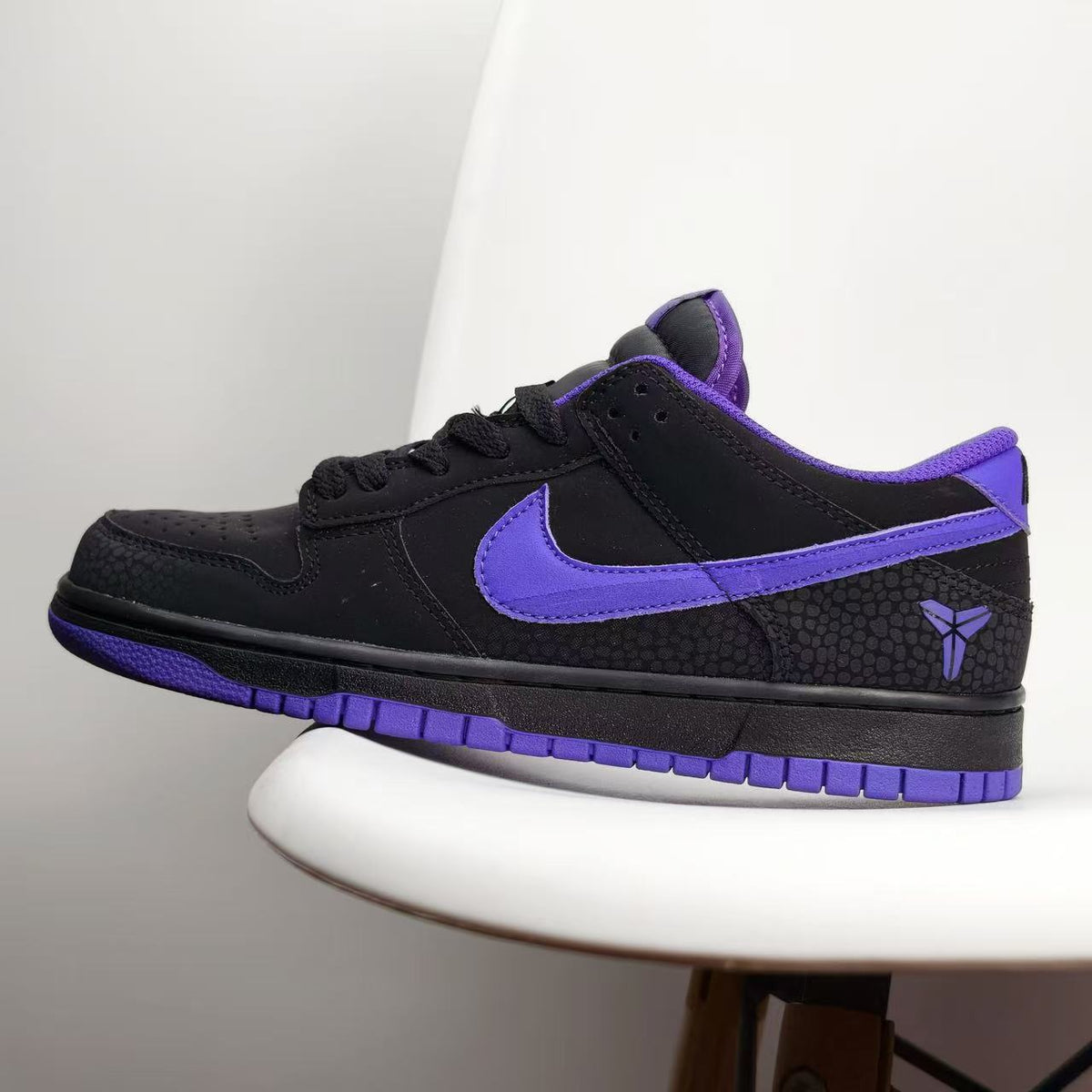 Nike Dunk Low “Black/Purple” – Bold Contrast, Timeless Vibe
