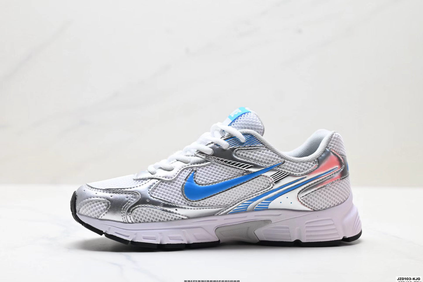 Nike Zoom Vomero 20 in White/Blue: Skyscape Cloud