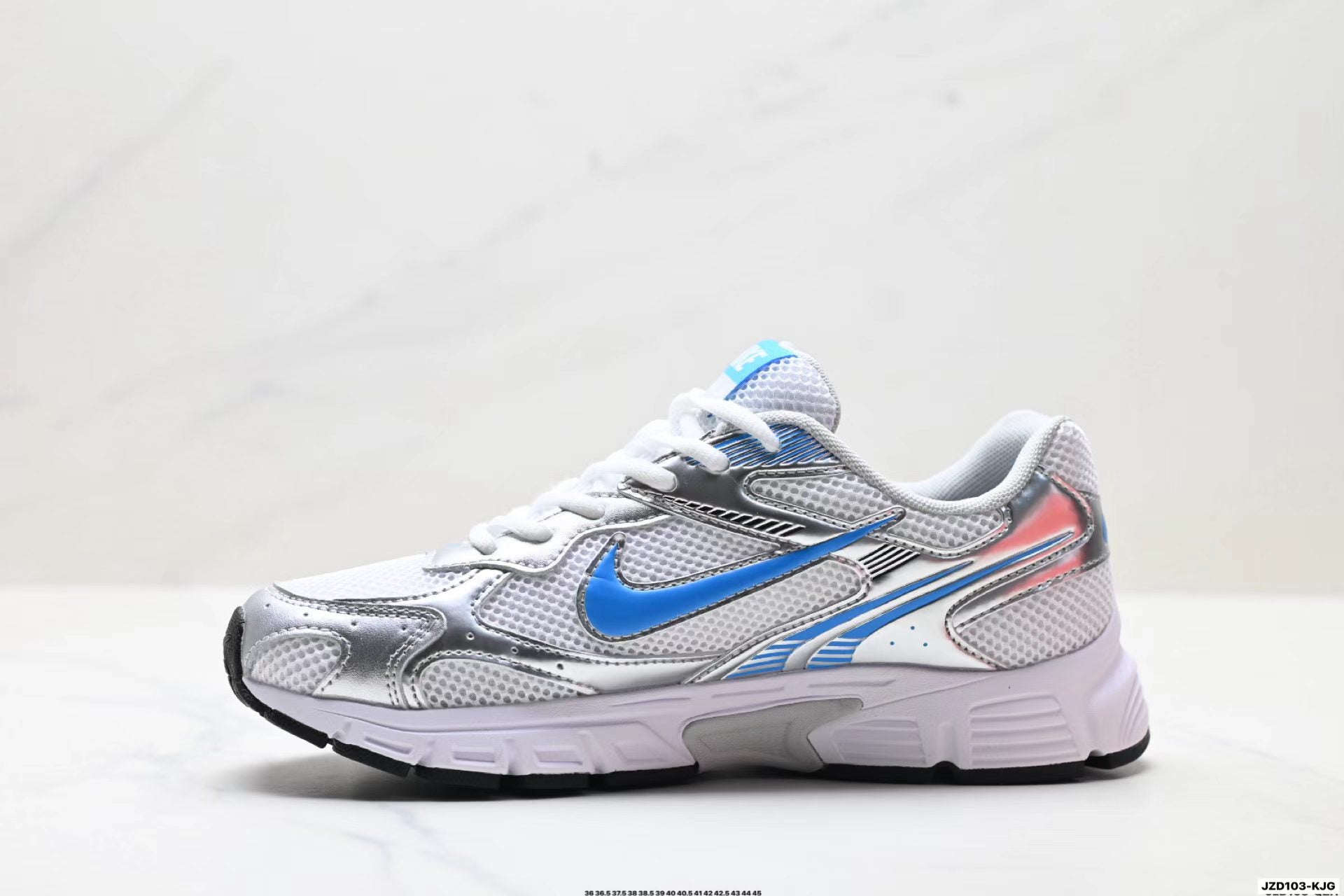 Nike Zoom Vomero 20 in White/Blue: Skyscape Cloud