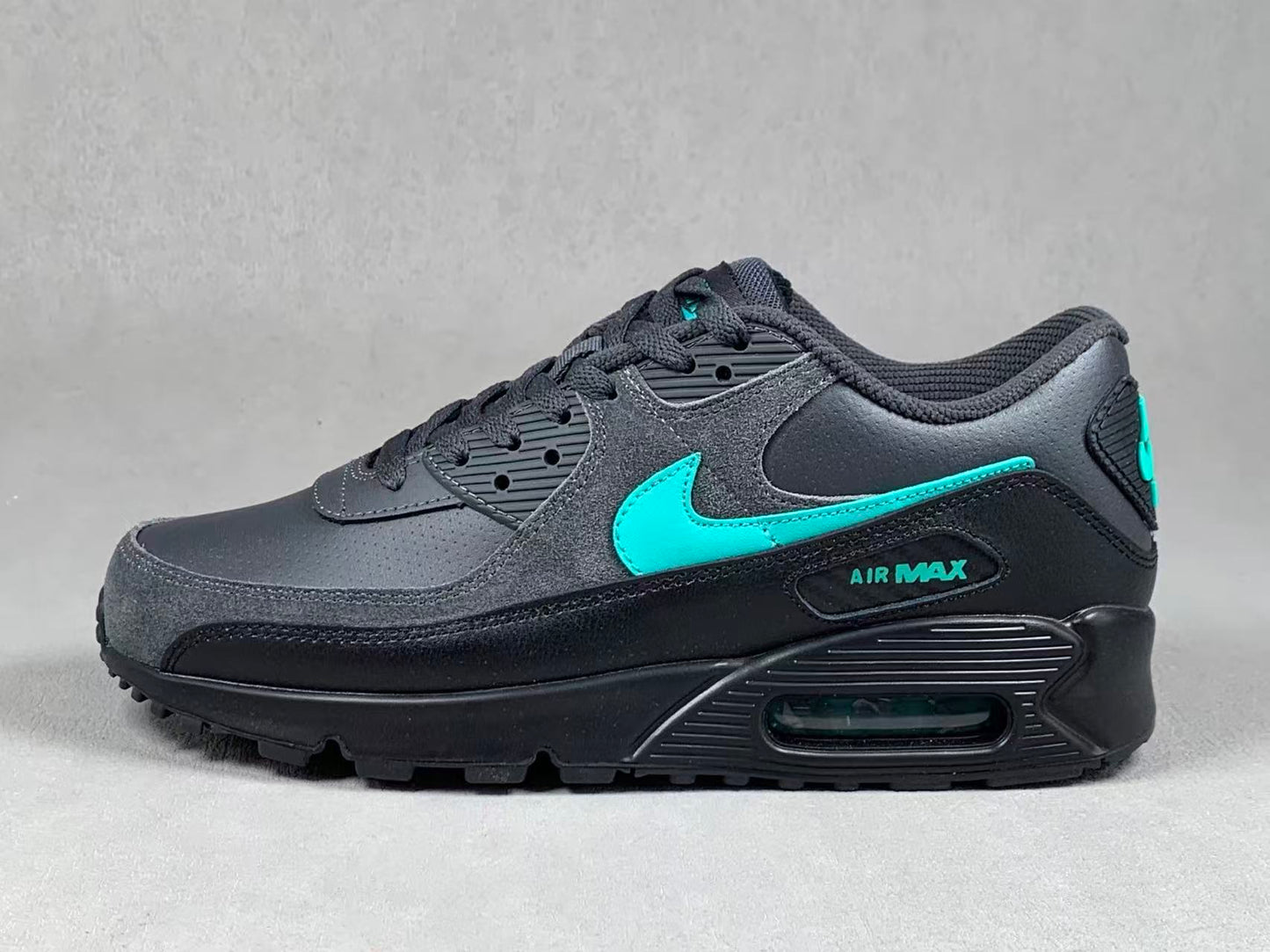 Nike Air Max 90 “Black/Green” – Iconic Contrast