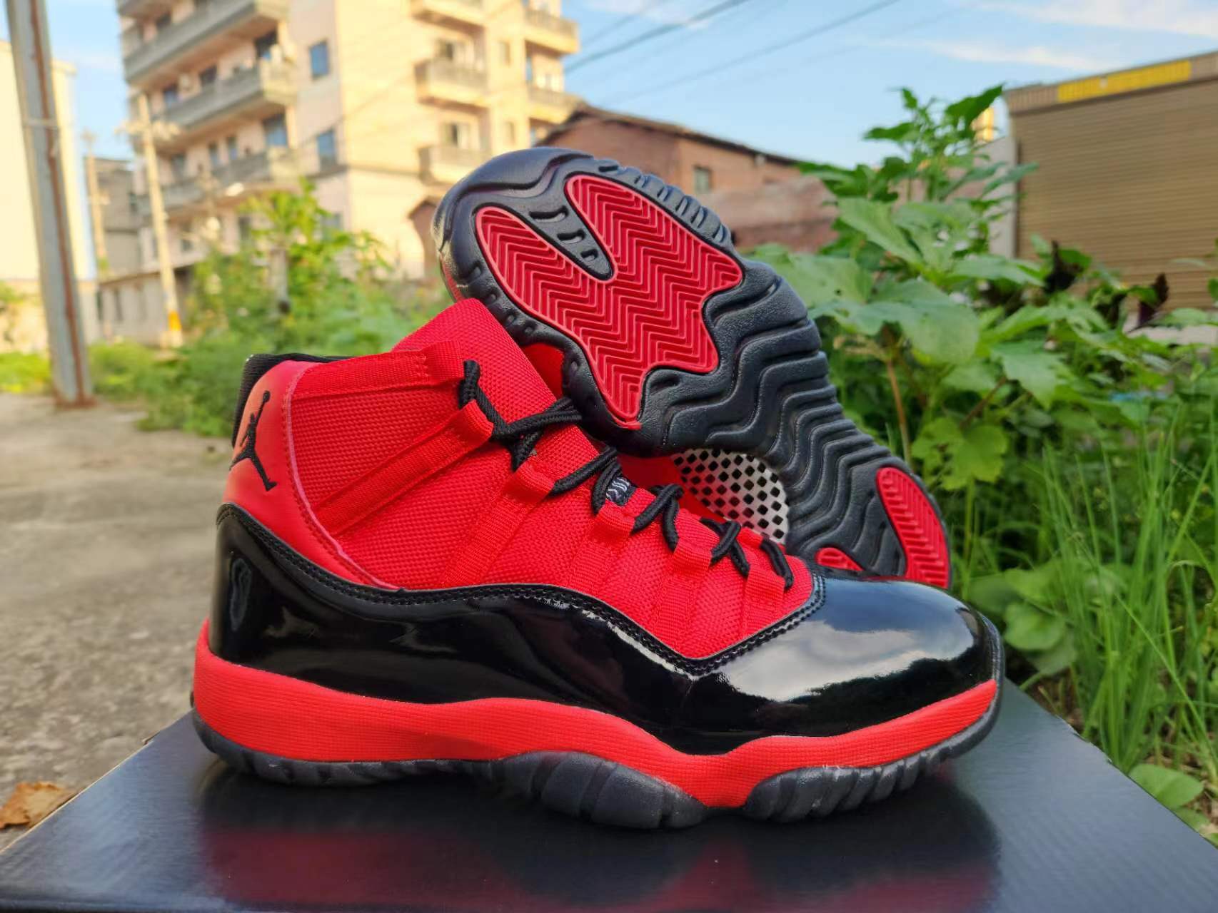 JORDAN 11 Black and Red