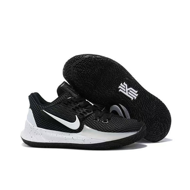 NIKE KYRIE 2 x black and white