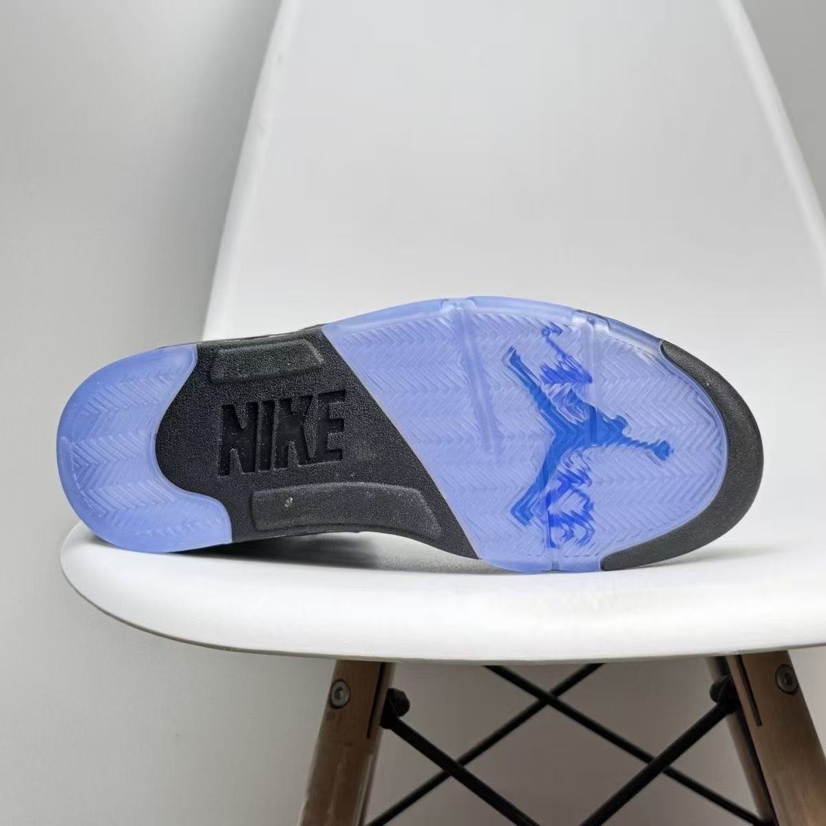 AIR JORDAN 5 RETRO "BLACK / RACER BLUE / METALLIC SILVER / WHITE"