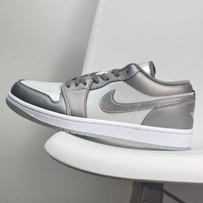 JORDAN 1 LOW SE "FLAT PEWTER / PHOTON DUST / WHITE / BLUE CHILL"