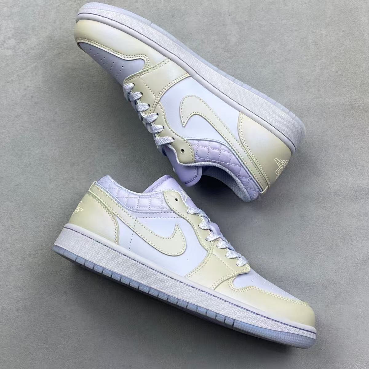 JORDAN 1 LOW SE "GHOST / SAIL / PURE PLATINUM"