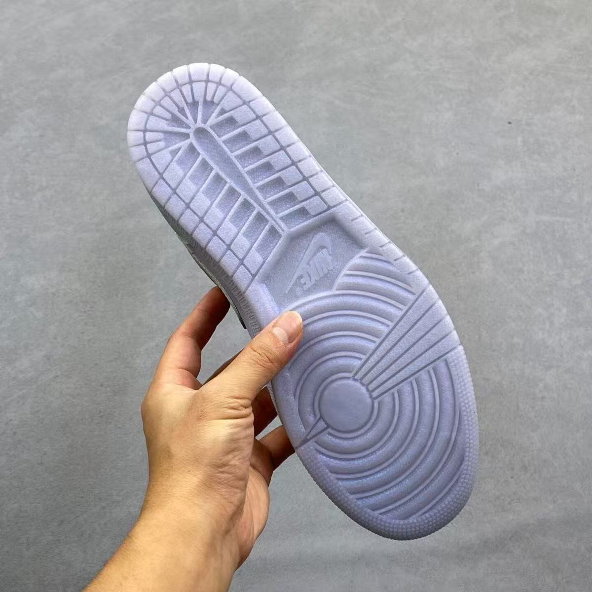 JORDAN 1 LOW SE "GHOST / SAIL / PURE PLATINUM"