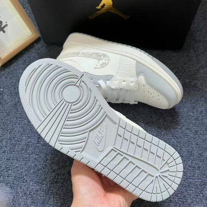 AIR JORDAN 1 LOW "BEIGE / GREY"