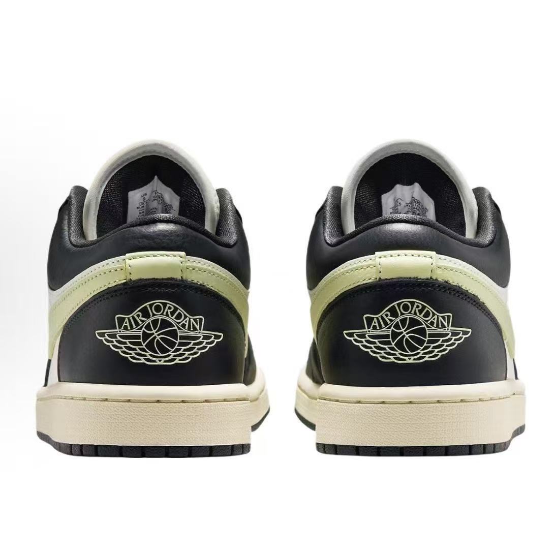 AIR JORDAN 1 LOW "WHITE / BLACK / BEIGE"