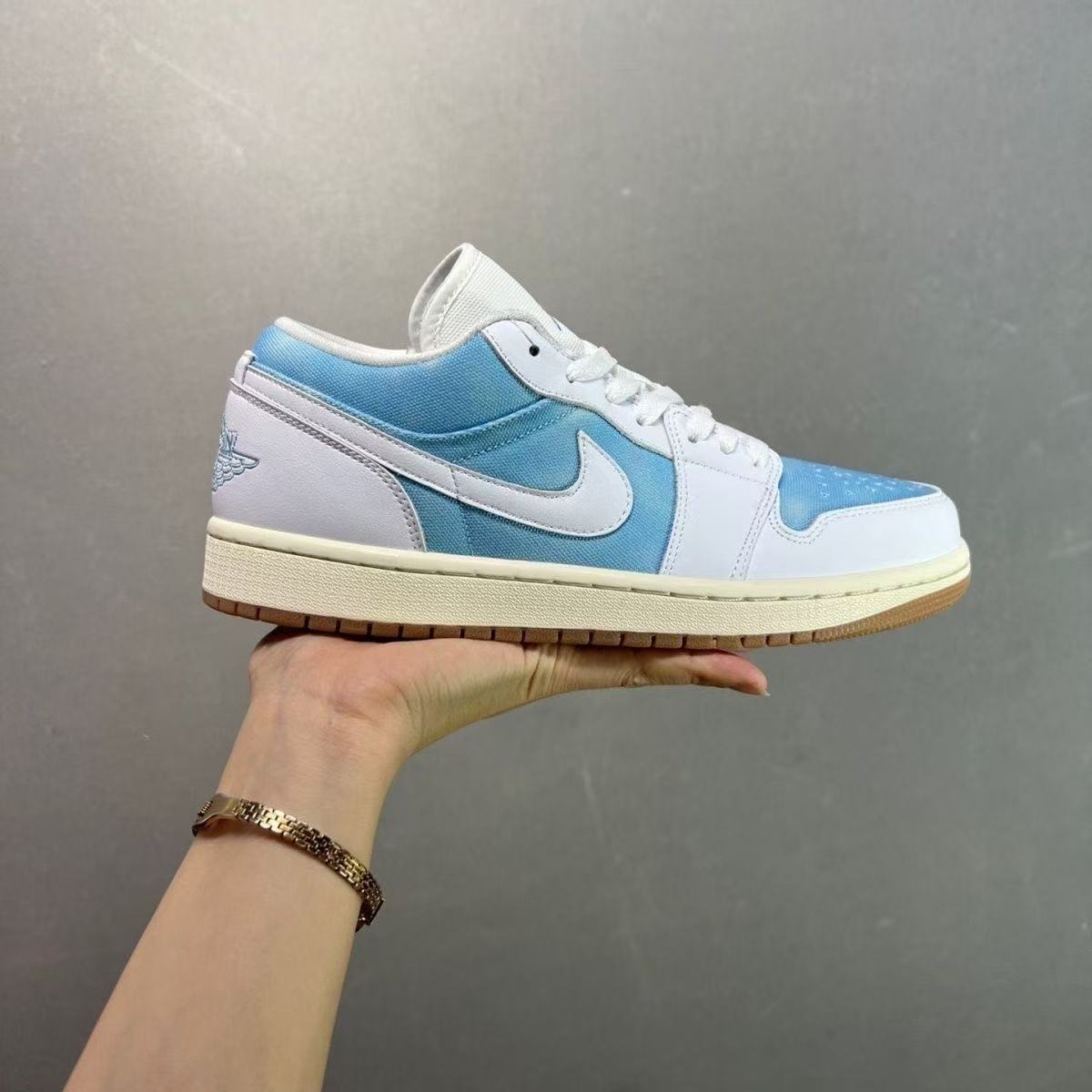 AIR JORDAN 1 LOW "WORN BLUE / WHITE"