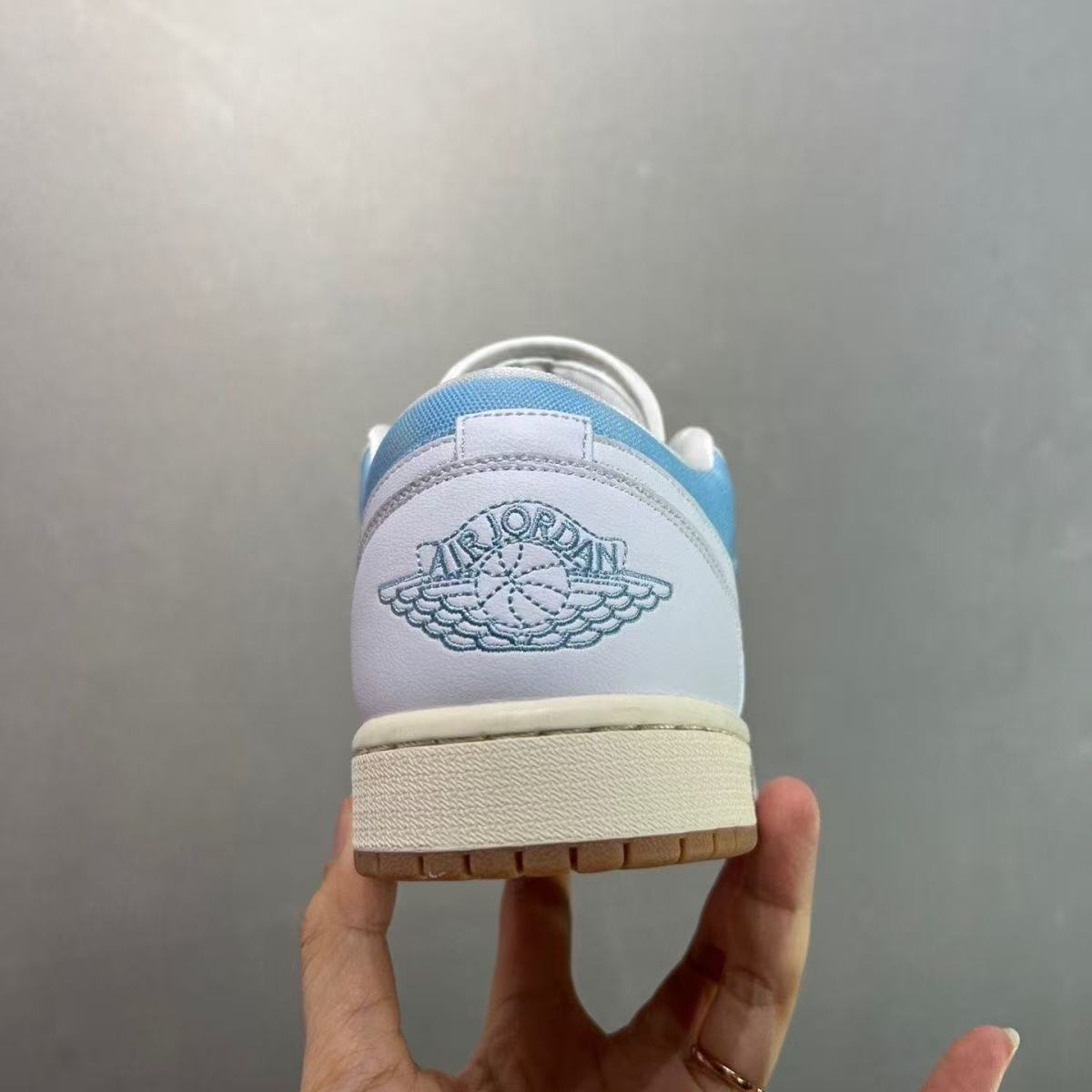 AIR JORDAN 1 LOW "WORN BLUE / WHITE"