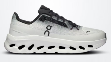 On Running Cloudtilt in Black/Ivory