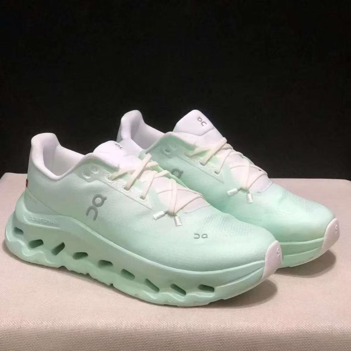 On Running Cloudtilt in Lime Green