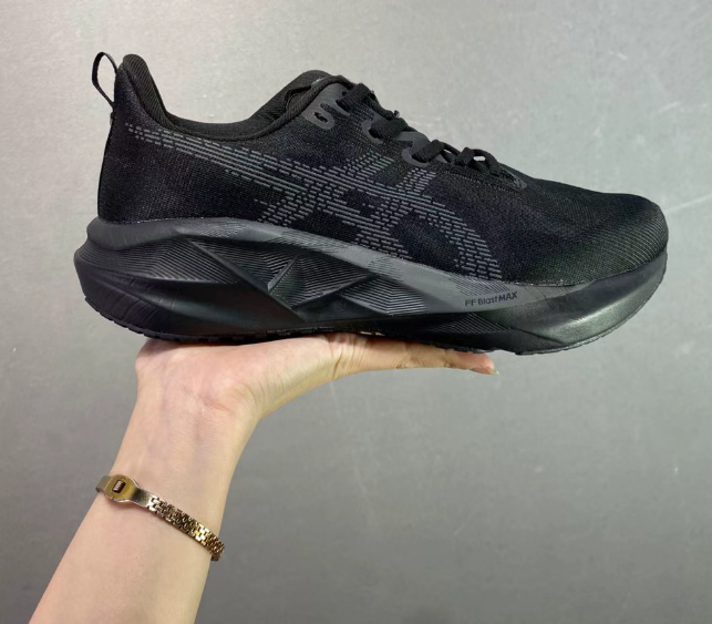 ASICS Novablast 5 in Black: Stealth Rebound