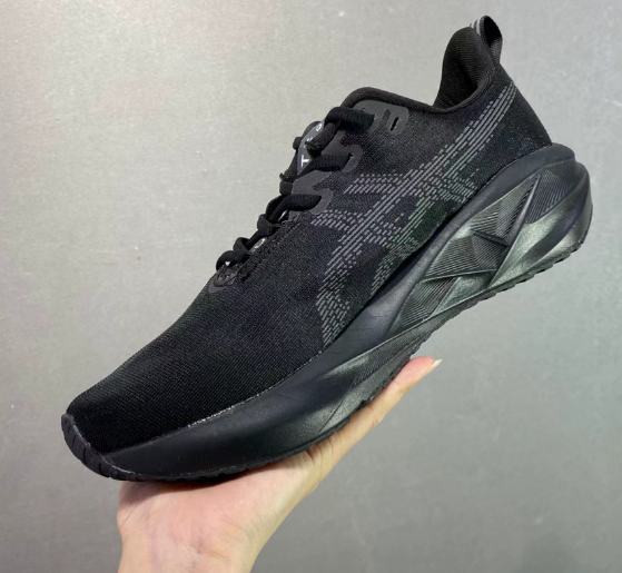 ASICS Novablast 5 in Black: Stealth Rebound