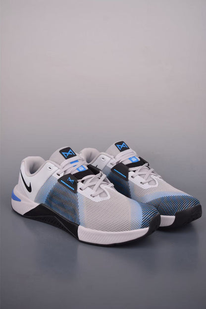 Nike Free Metcon 10 in White/Blue: Adaptive Engine