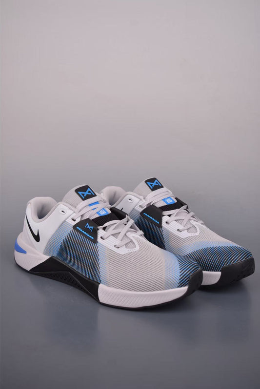 Nike Free Metcon 10 in White/Blue: Adaptive Engine