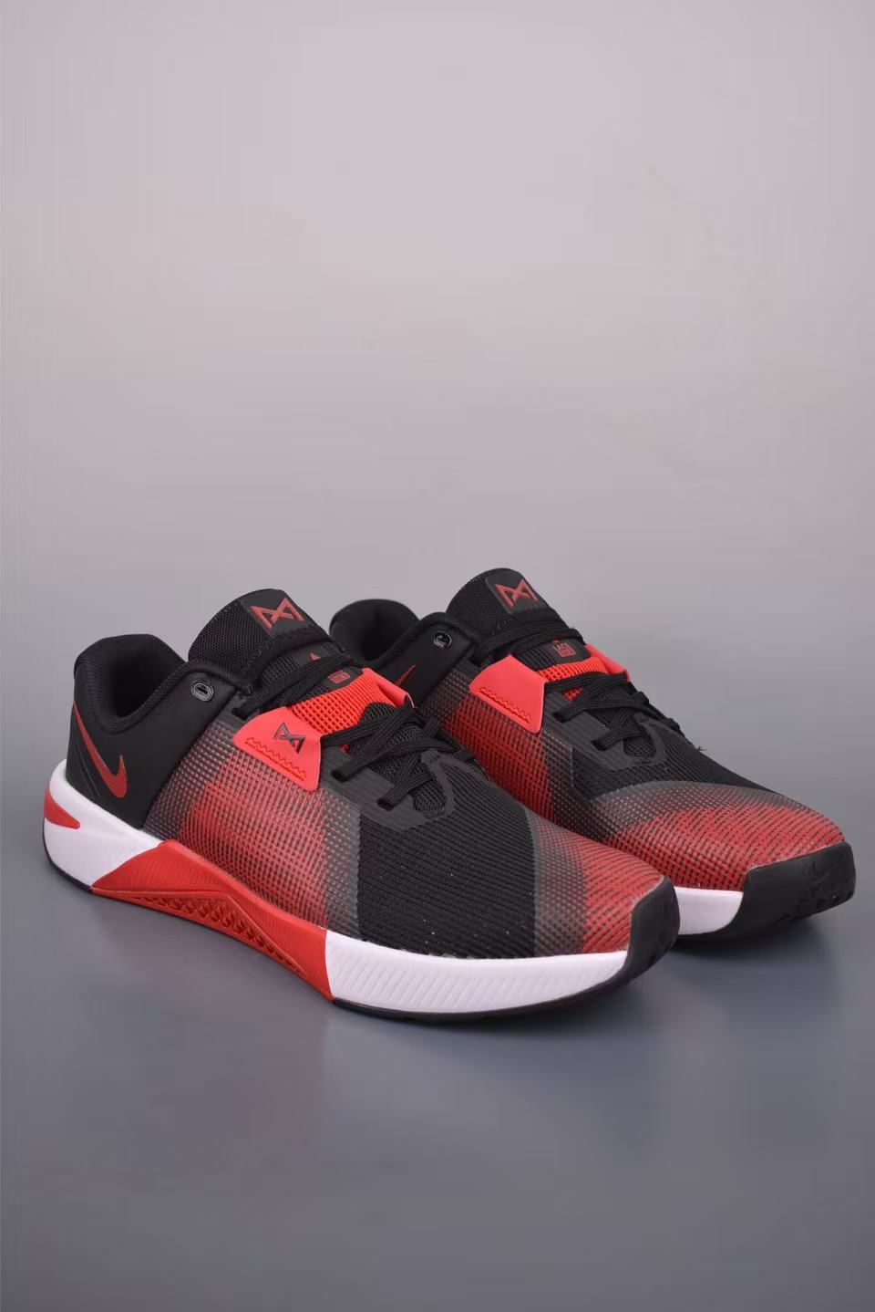 Nike Free Metcon 10 in Red/Black: Power Contrast