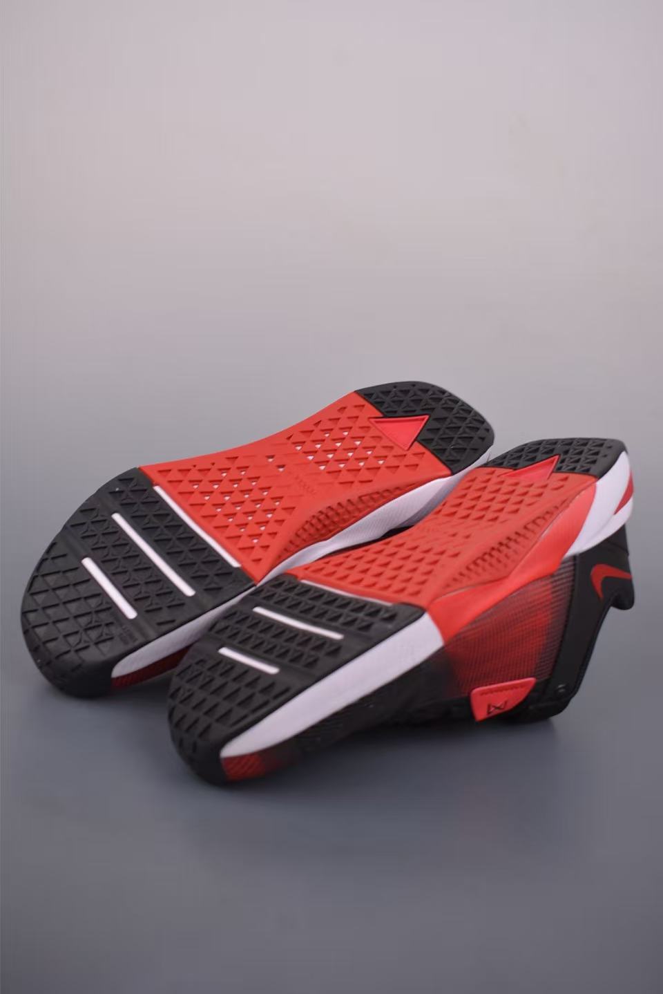 Nike Free Metcon 10 in Red/Black: Power Contrast