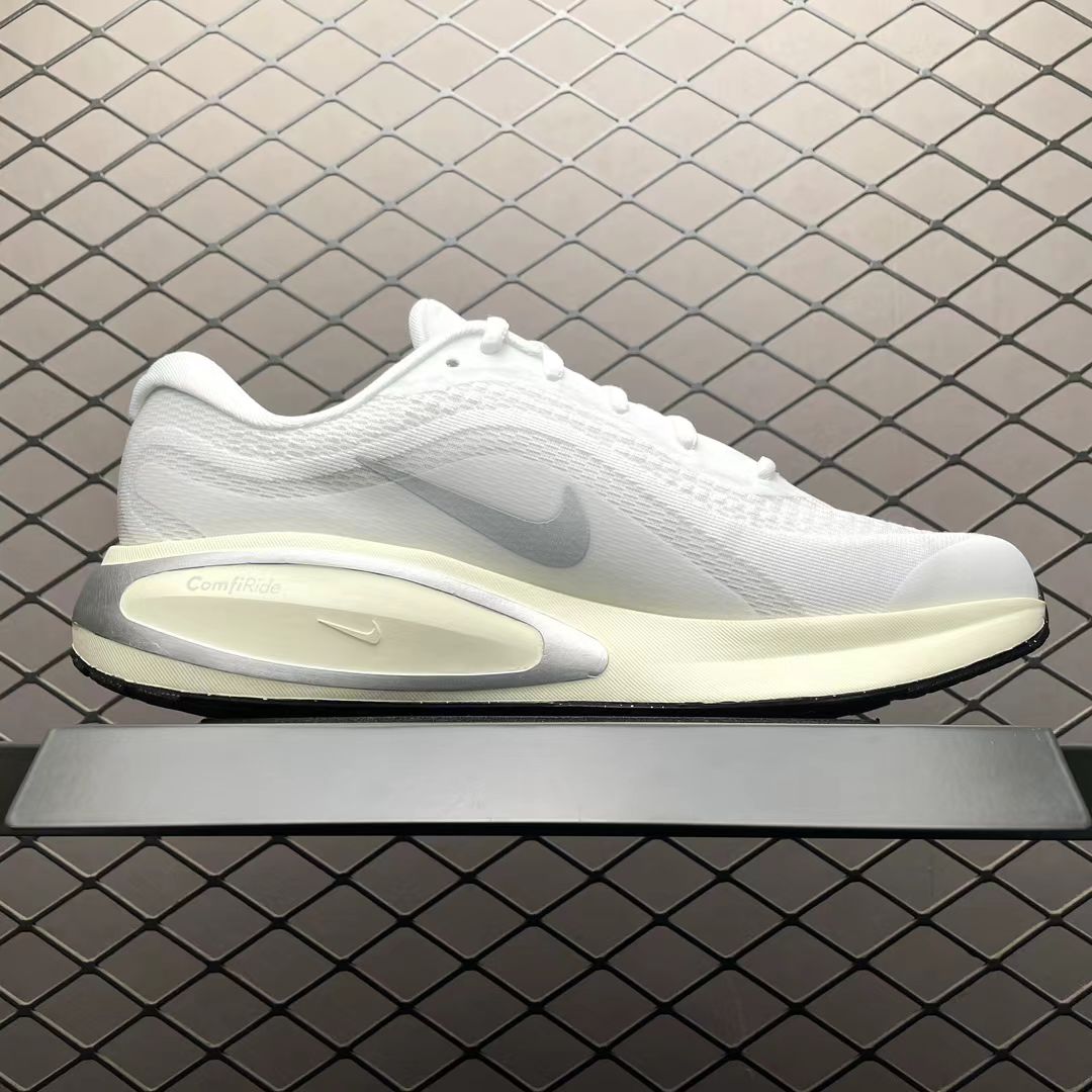 Nike Sneaker in White/Silver: Metallic Luminescence