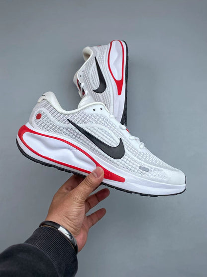 Nike Sneaker in White/Red: Iconic Velocity