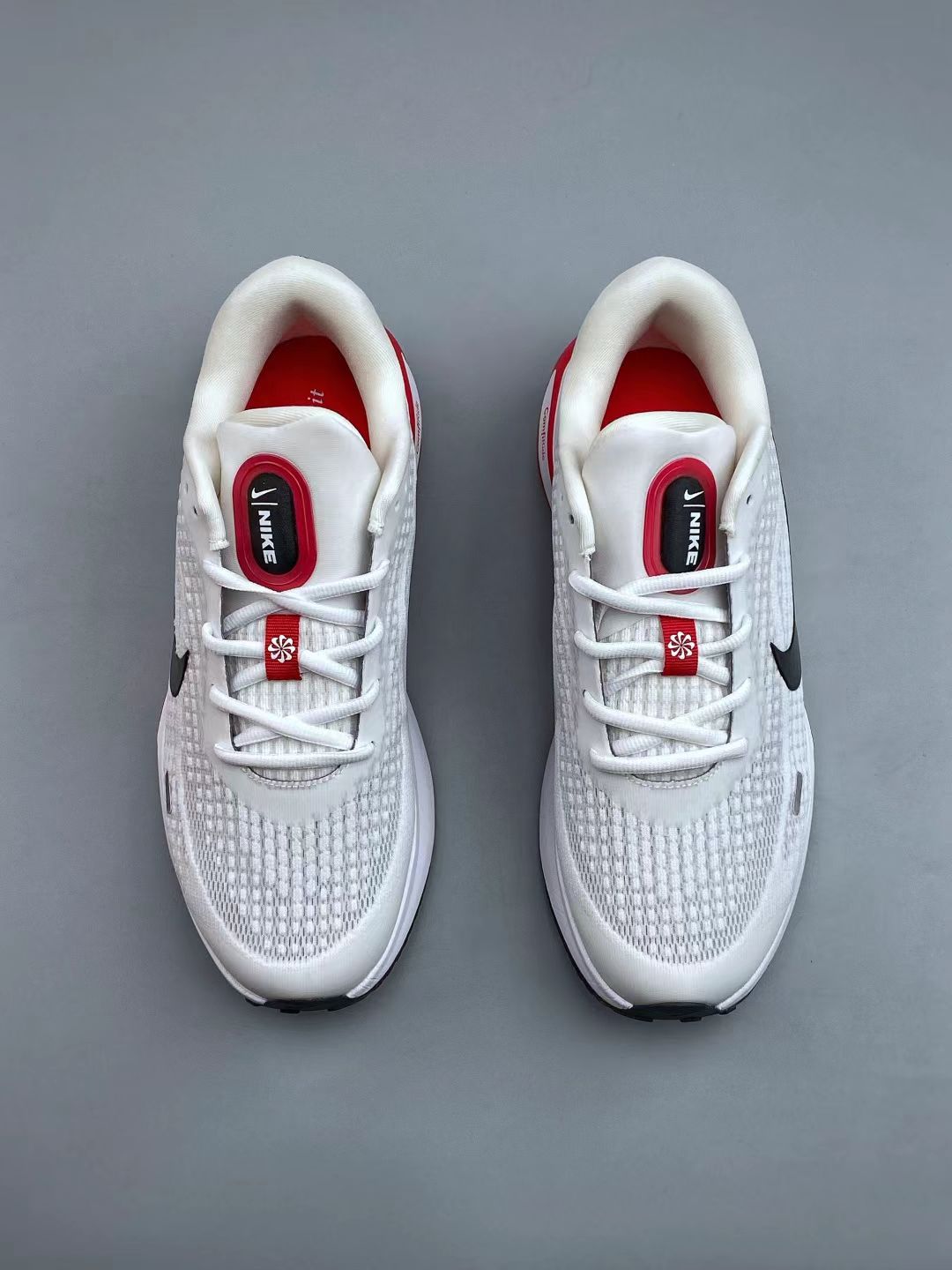 Nike Sneaker in White/Red: Iconic Velocity