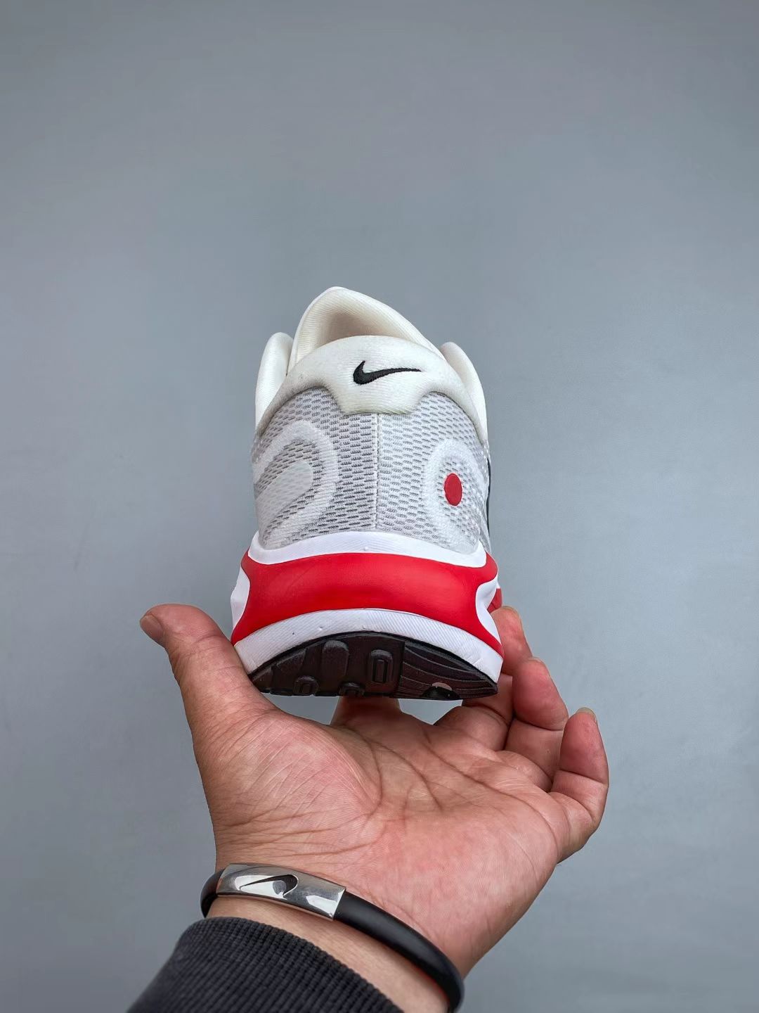 Nike Sneaker in White/Red: Iconic Velocity