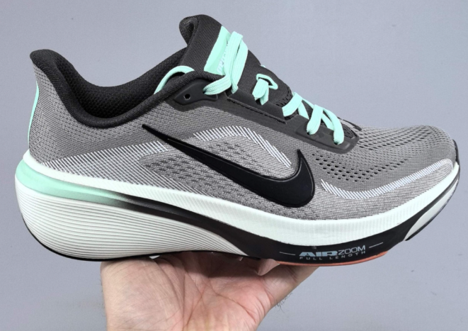 Nike Zoom Sneaker in Grey/Green: Tactical Response