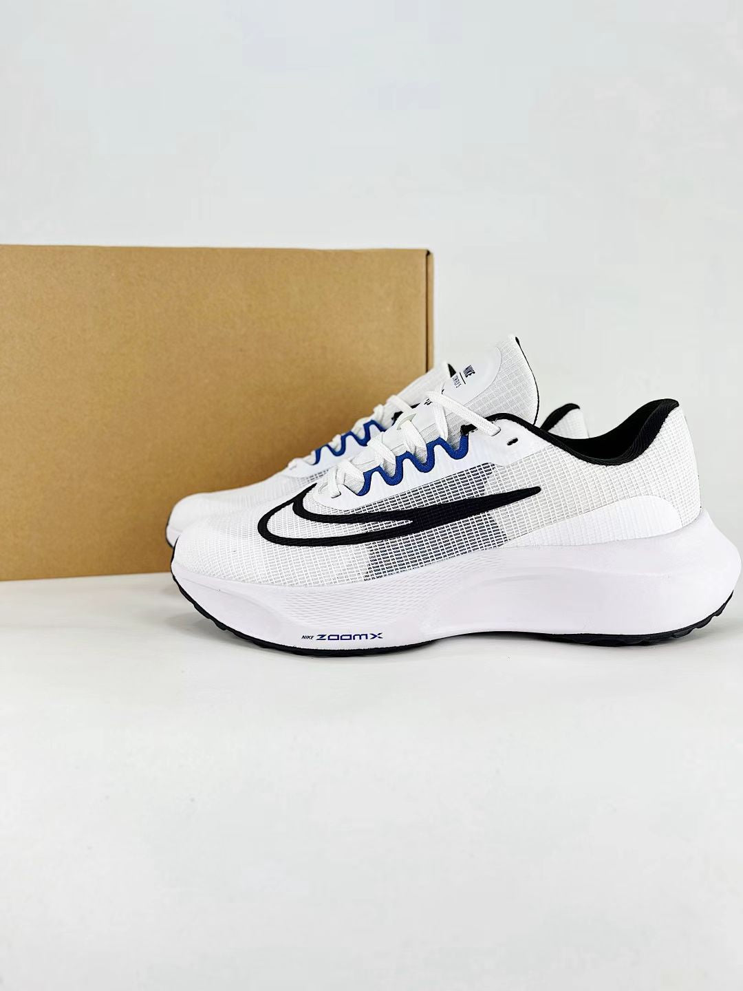 Nike Air Zoom in White/Black