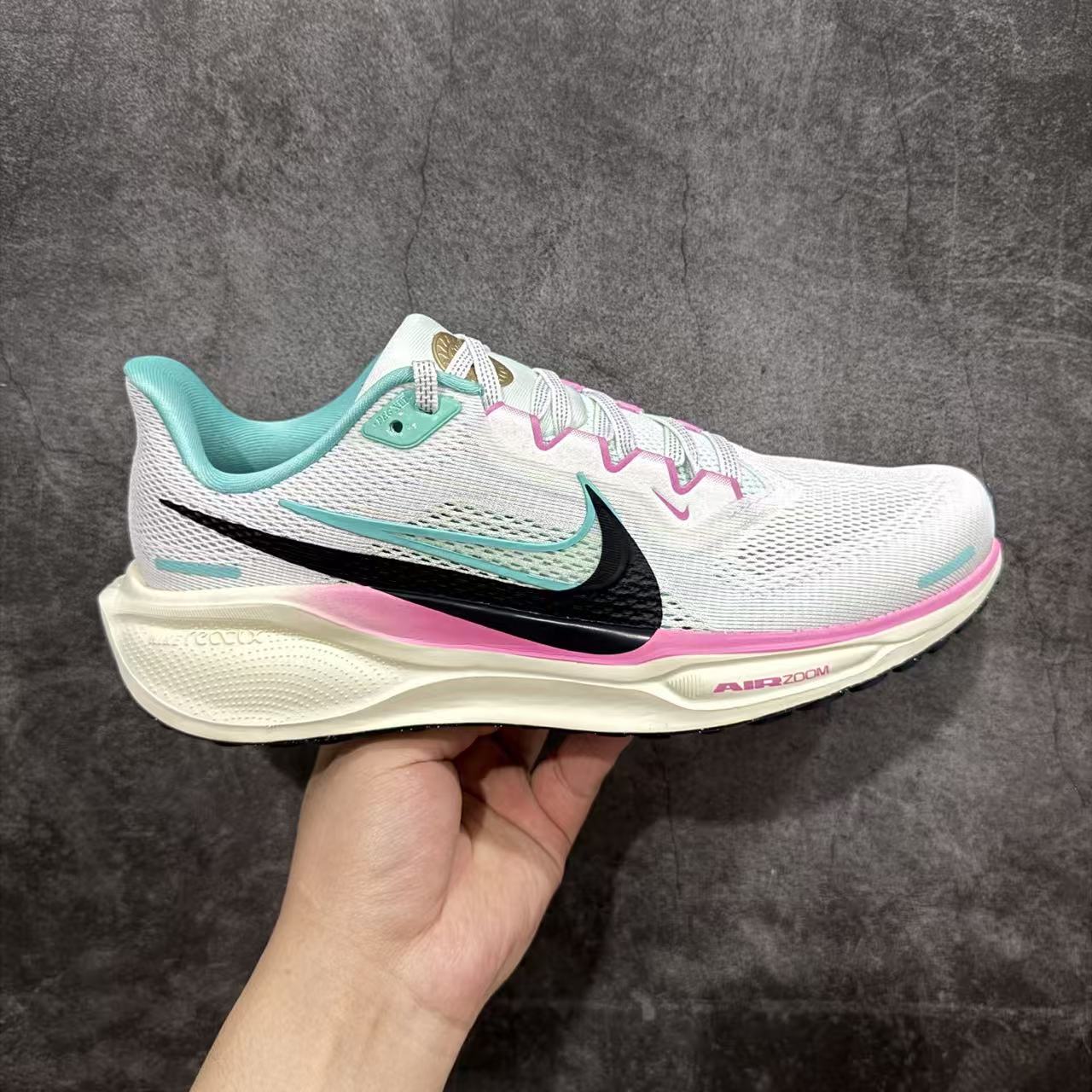 Nike Zoom Sneaker in White/Pink/Black: Graphic Pop
