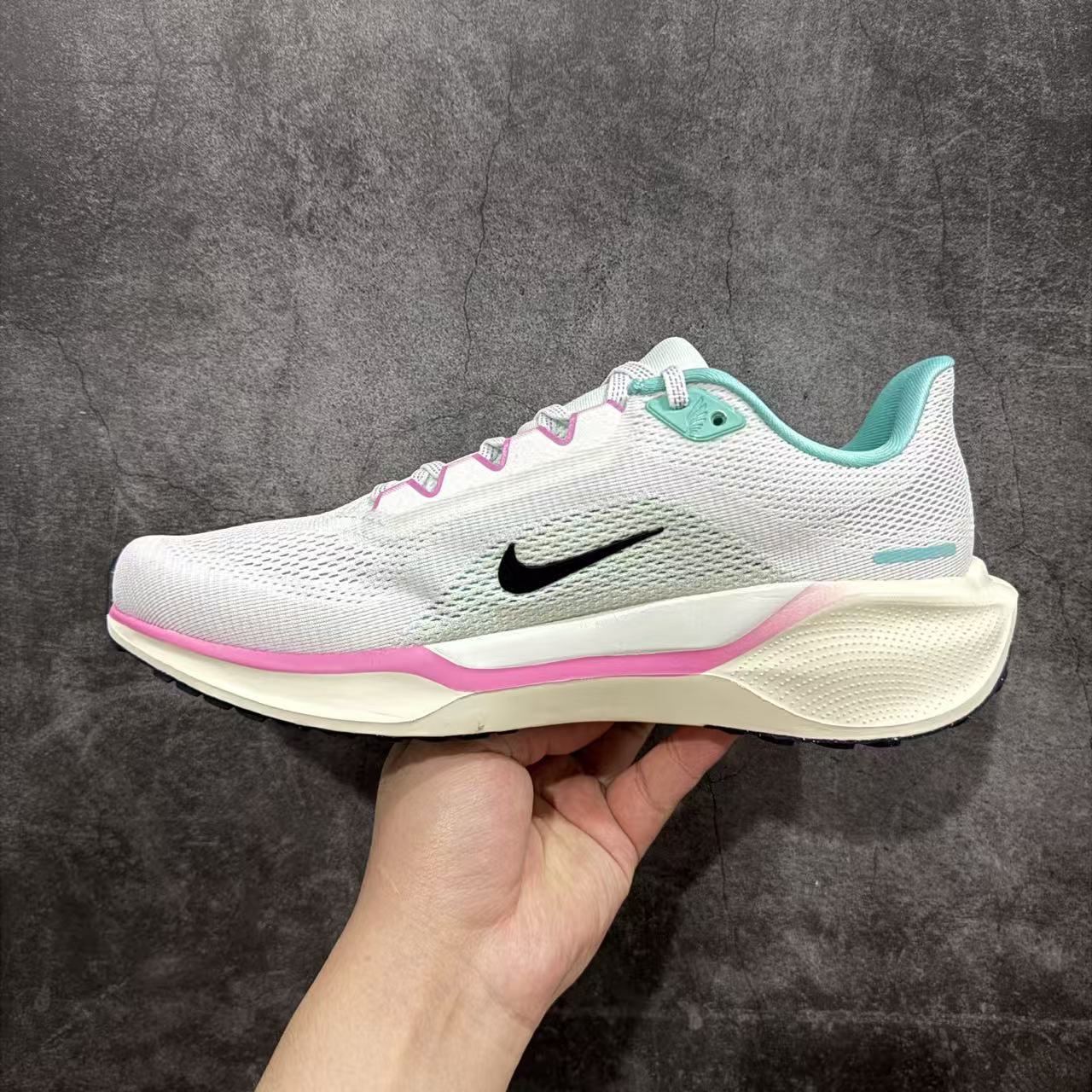 Nike Zoom Sneaker in White/Pink/Black: Graphic Pop