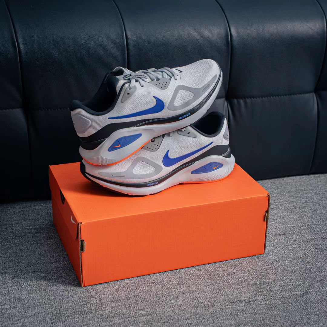 Nike Zoom Sneaker in Grey/Blue: Metropolitan Pulse