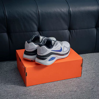 Nike Zoom Sneaker in Grey/Blue: Metropolitan Pulse