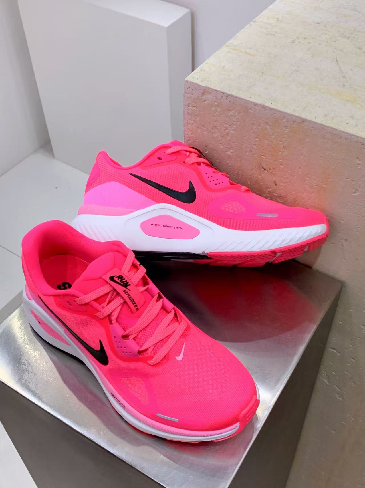 Nike Zoom Sneaker in Pink/White: Soft Power Velocity