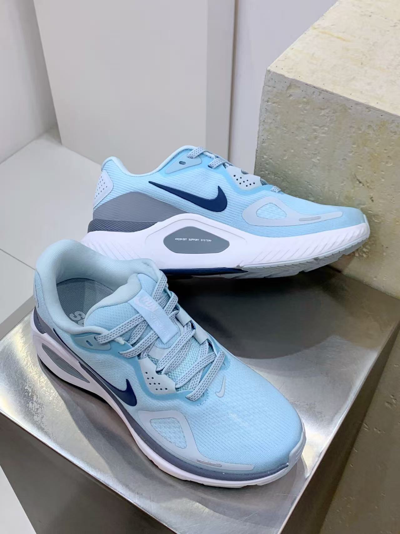 Nike Zoom Sneaker in Blue/White: Nautical Velocity