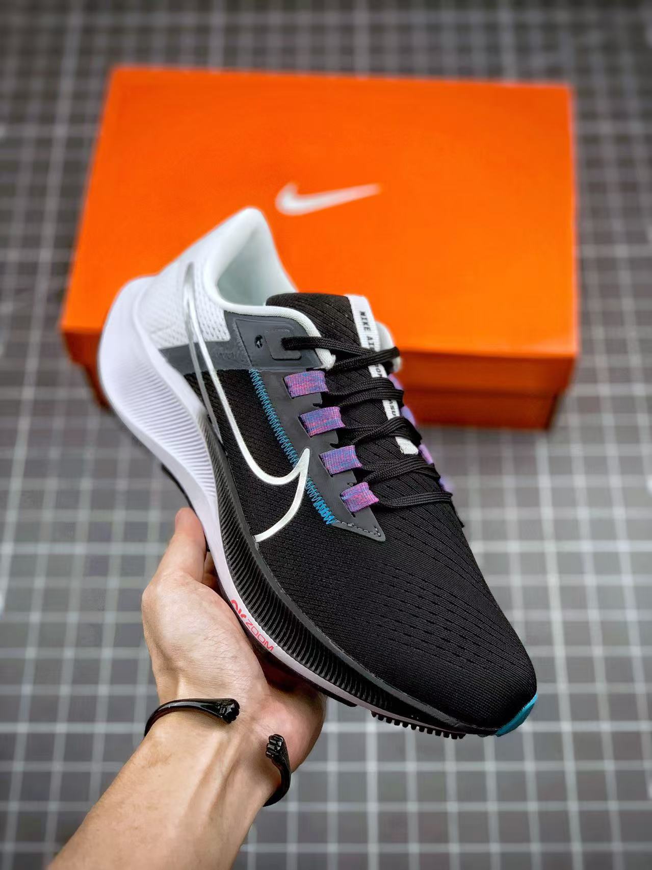 Nike Zoom Sneaker in Black/White: Monochrome Precision