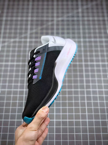 Nike Zoom Sneaker in Black/White: Monochrome Precision
