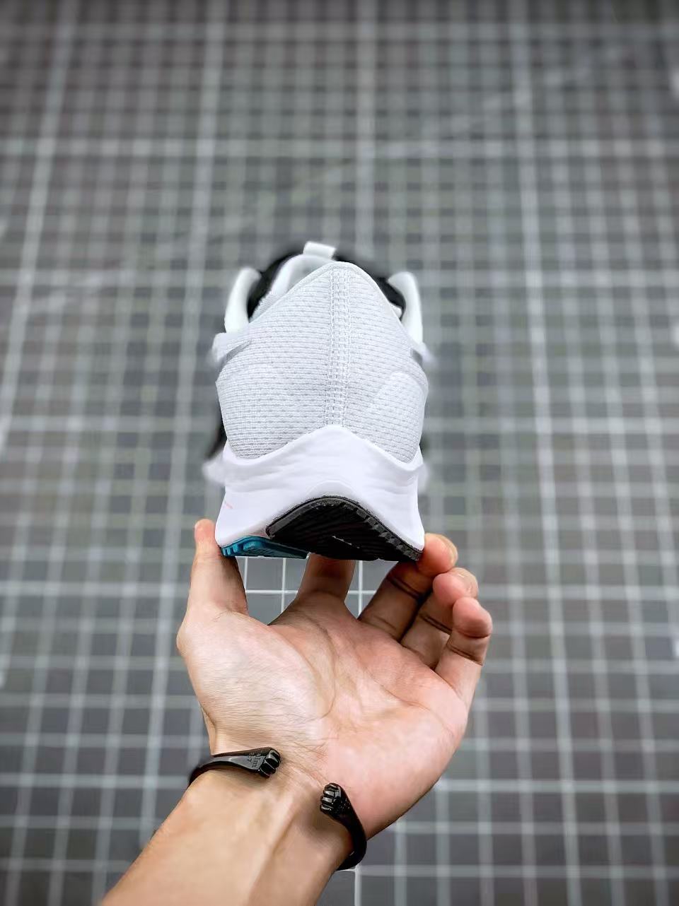 Nike Zoom Sneaker in Black/White: Monochrome Precision