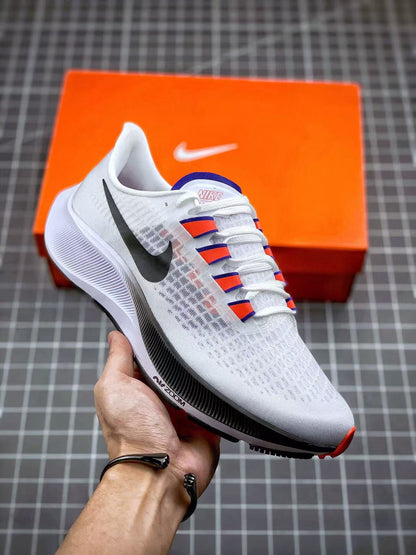 Nike Zoom Sneaker in White/Black: Monochrome Precision