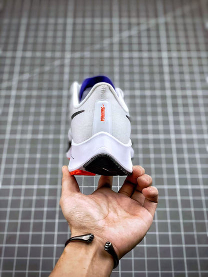 Nike Zoom Sneaker in White/Black: Monochrome Precision