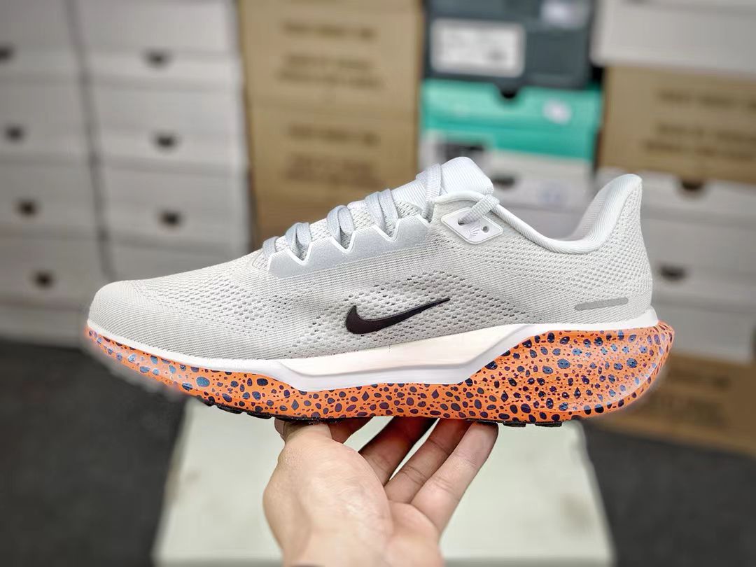 Nike Pegasus 41 in White/Orange/Black: Apex Contrast