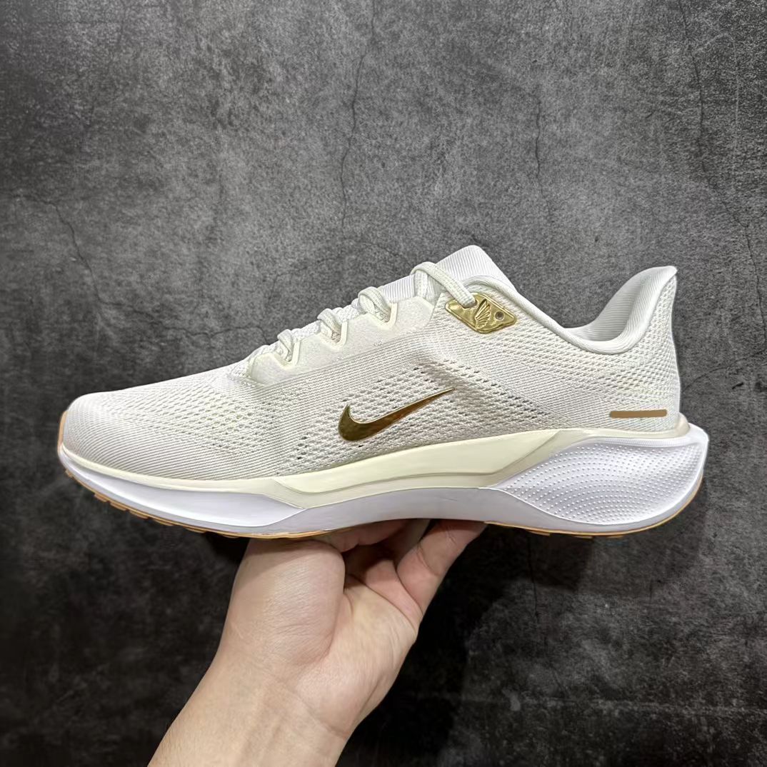 Nike Zoom Sneaker in White/Gold: Luminous Prestige