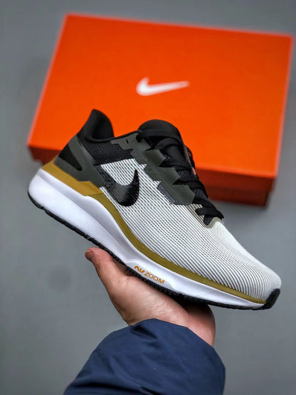 Nike Zoom Sneaker in Grey/Yellow: Industrial Spark