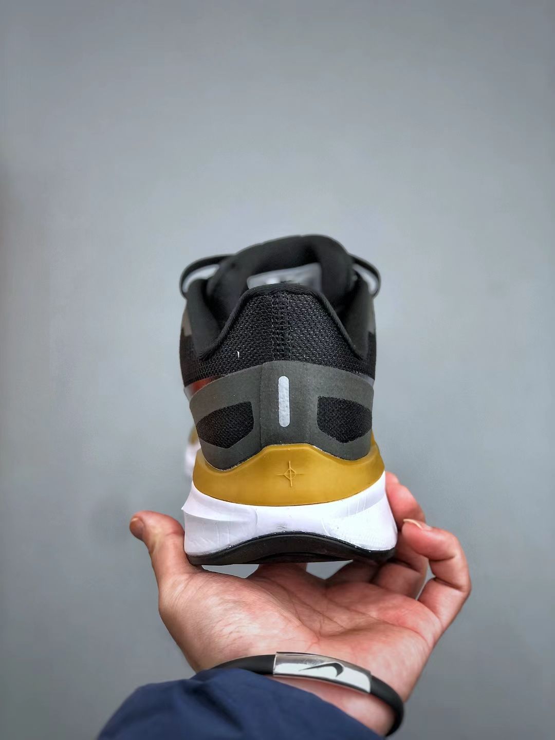 Nike Zoom Sneaker in Grey/Yellow: Industrial Spark