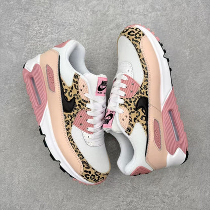 Nike Air Max in Pink/Black: Noir Romance