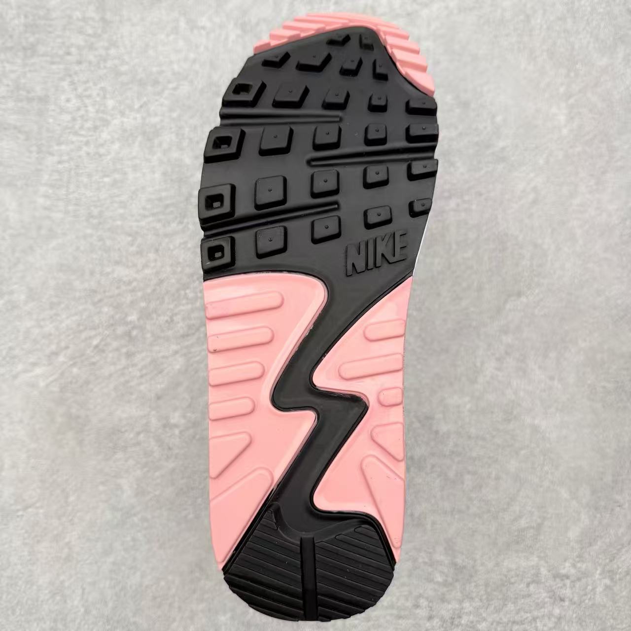 Nike Air Max in Pink/Black: Noir Romance