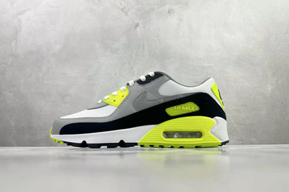 Nike Air Max in Green/Black: Forest Nocturne